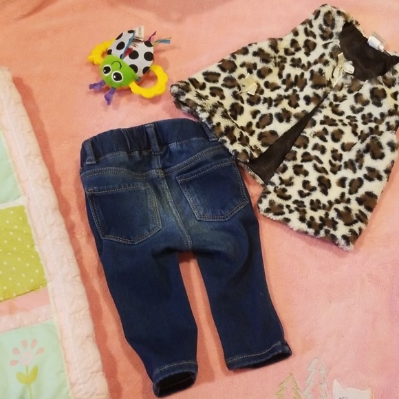 Good condition size 3 - 6 jeans Gap for baby girl - Picture 2 of 3